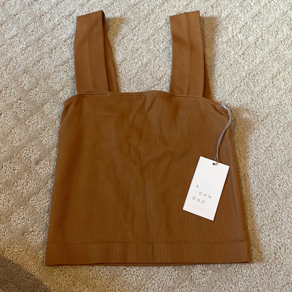 never worn brown tank